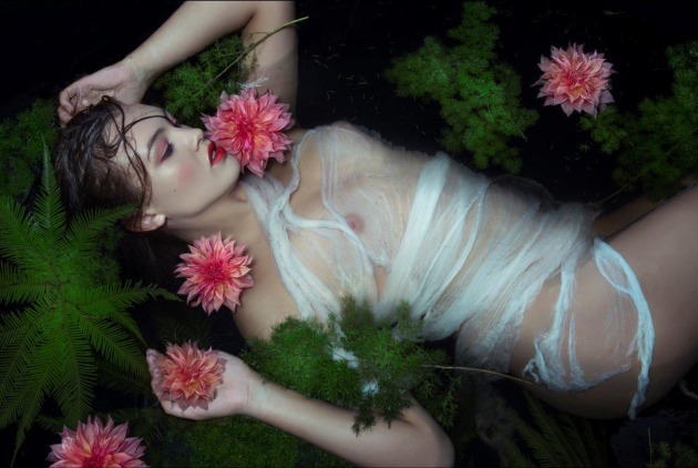 Shooting for free. &copy; Lori Cicchini.