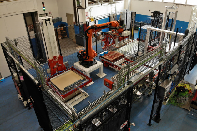 Clevertech supplies systems for conveying and palletising empty cans and lids at speeds of up to 3600 pieces per minute.