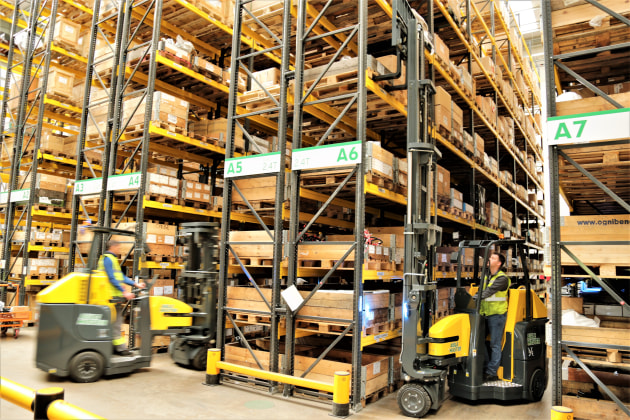 The new stand-on electric powered Aisle Master-OP combines the features of a narrow aisle articulated forklift and an order picker for versatile operation in the warehouse.