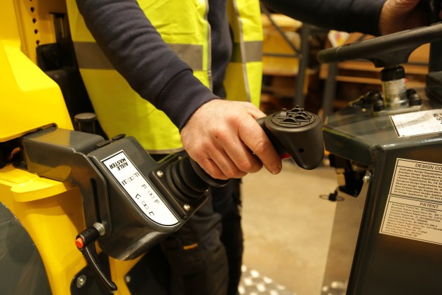 The new stand-on electric powered Aisle Master-OP combines the features of a narrow aisle articulated forklift and an order picker for versatile operation in the warehouse.