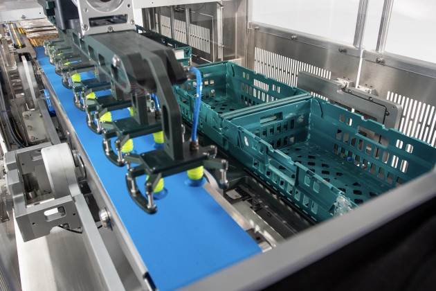 Ultra-Compact CP3rs fully automatic case packing system