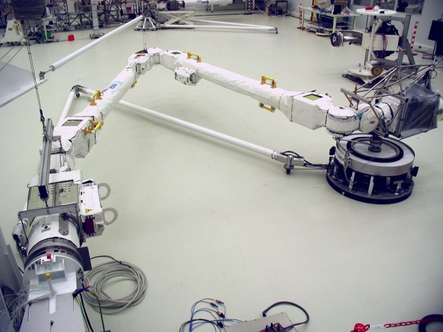 The European Robotic Arm in the cleanroom of Airbus Defence and Space Netherlands. (Airbus DS NL)