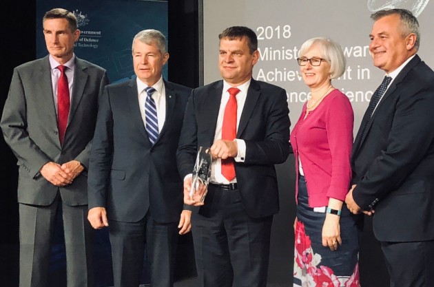 DST scientist Andrew Piotrowski received the 2018 Minister&rsquo;s Award for Achievement in Defence Science from Assistant Defence Minister Senator David Fawcett. DST via Twitter