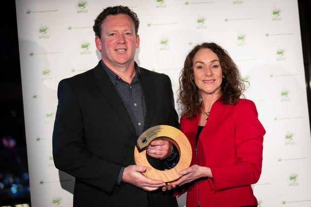 Detmold Group GM Marketing and Innovation, Tom Lunn accepts the APCO Sustainablity Excellence Award from APCO Chair Sam Anderson.