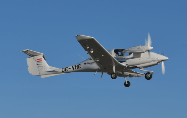 Diamond's DA40 hybrid on its first ever flight. (Diamond Aircraft)