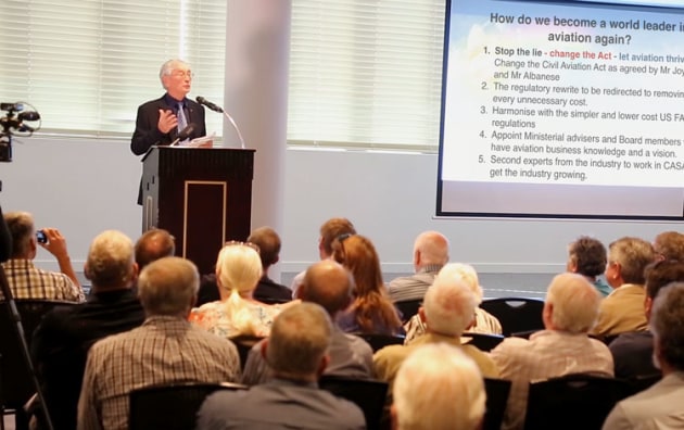 Dick Smith addresses the gathering at Wagga Wagga. (Dick Smith videos)