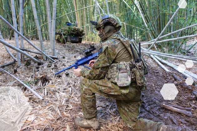 Infantry Section member conducting Human-Machine bounding activities with Robotic and Autonomous Platform during filming of Babcock&rsquo;s engineering video for Land 125 Phase 4, Integrated Soldier Systems. (Babcock)