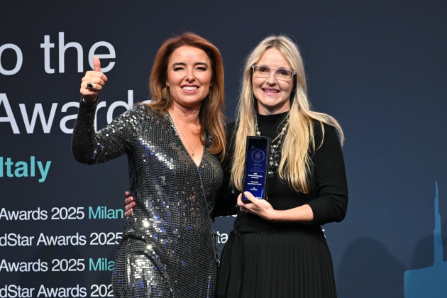 Luciana Pellegrino and Nerida Kelton, who picked up Apex Brands' trophy.