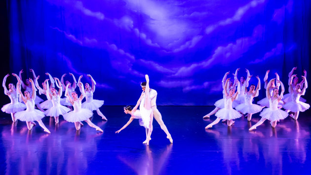 Australian Youth Ballet and Guest Artists in Act II of La Bayadere. Photo by Gregor Thiele.