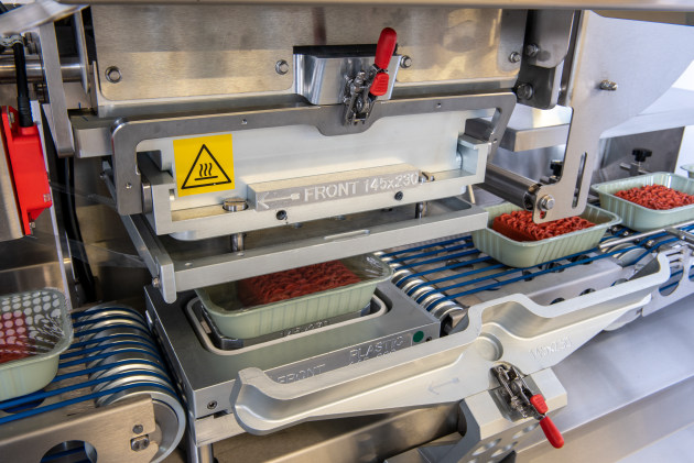 The Cigno boasts a range of features for automating tray sealing.