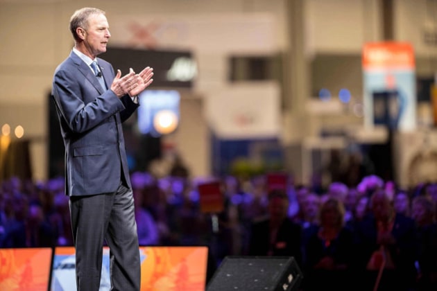 NBAA President and CEO Ed Bolan addresses the conference on sustainability in business aviation. (NBAA)