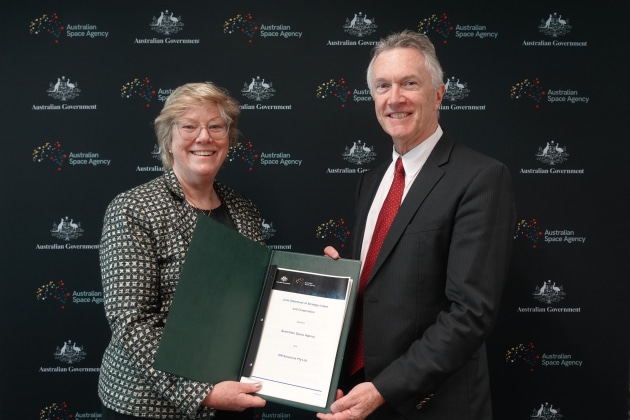 Dr Rowan Gilmore and Space Agency chief Dr Megan Clarke. (ASA)