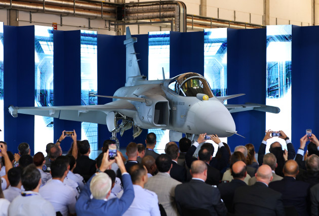 Embraer, Saab and the Brazilian Air Force have officially presented the first supersonic fighter aircraft produced in Brazil, during a ceremony held at Embraer&rsquo;s industrial complex in Gavi&atilde;o Peixoto, S&atilde;o Paulo State.

Credit: Embraer