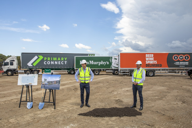 Endeavour group general manager supply chain Angus McFayden and Woolworths Primary Connect acting managing director Chris Brooks.