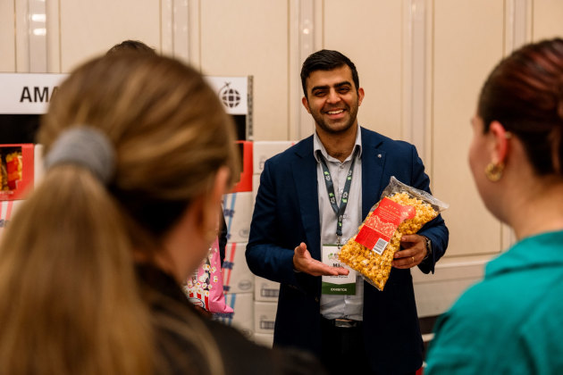 Meet the Buyer exhibitor, Amaise Popcorn, with delegates.