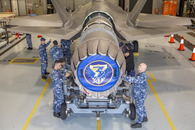 Personnel from No. 3 Squadron, No. 2 Operational Conversion Unit and BAE systems Australia removing the engine.
Corporal Craig Barrett/Defence
