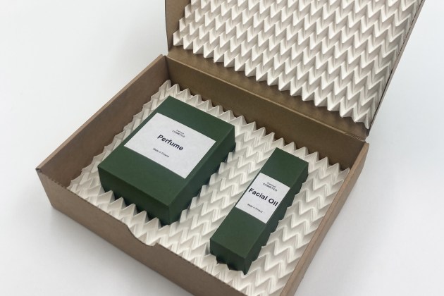 Fold cosmetic packaging