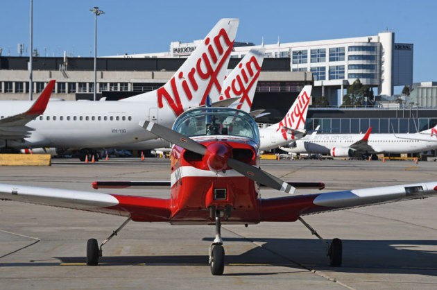 Colour co-ordination: Wedgetail 4, Airtourer FVV among heavy friends at ML. (Steve Hitchen)