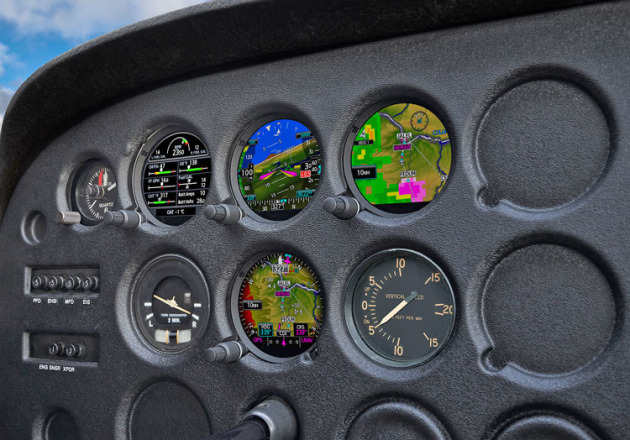 Garmin GI275 avionics retro-fitted to a C172 panel. (Garmin)