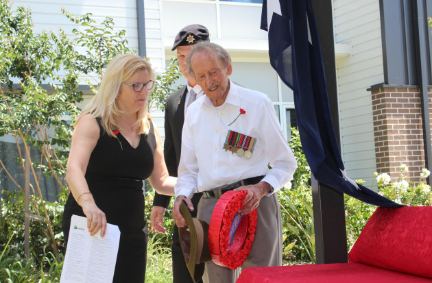 Gordon Jamieson lays a wreath at Carinity Cedarbrook at Mudgeeraba.
Carinity