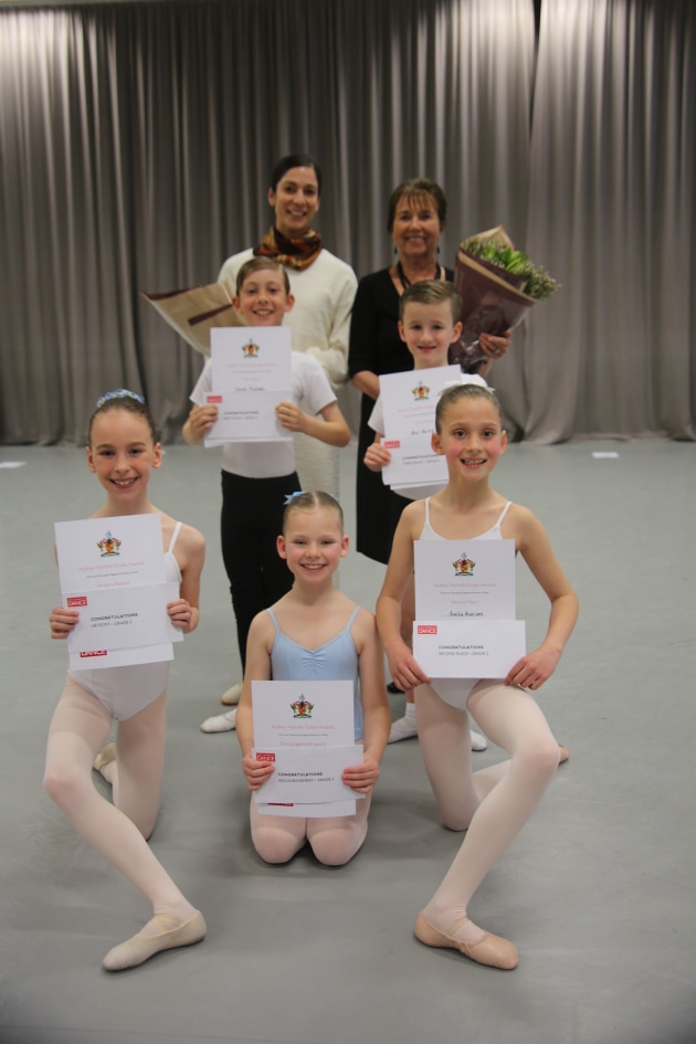 GRADE 2 WINNERS (Clockwise from L):
Amelia Long - Artistry, Lucas Projkoski &ndash; 1st Place, Robyn Hendricks, Audrey Nicholls, Max Harvie &ndash; 3rd Place, Amelia Anderson &ndash; 2nd Place, Addison Barber - Encouragement