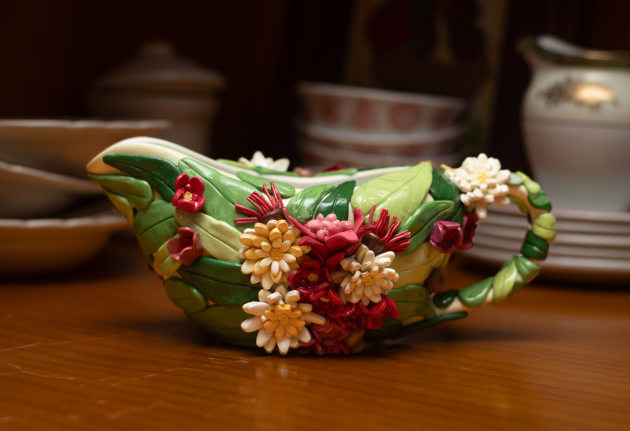 The gravy boat designs are inspired by the elements of an Australian Christmas.