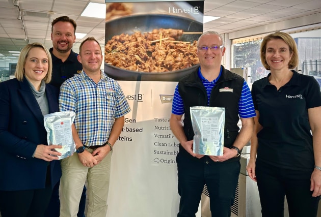 Australian plant-based protein manufacturer Harvest B has signed a distribution deal with fourth generation family owned, food distribution business, Dunninghams. L-R: Lisa Asher (Harvest B), Andrew Holloway, Fabian Quevit, and Scott Reynolds from Dunninghams, and Kristi Riordan (Harvest B)
