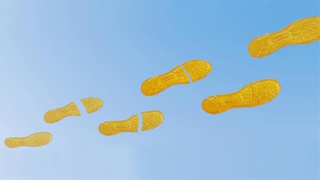 An illustration showing a shoe pad self-healing while in use. (Credit: An Xin and Kunhao Yu.