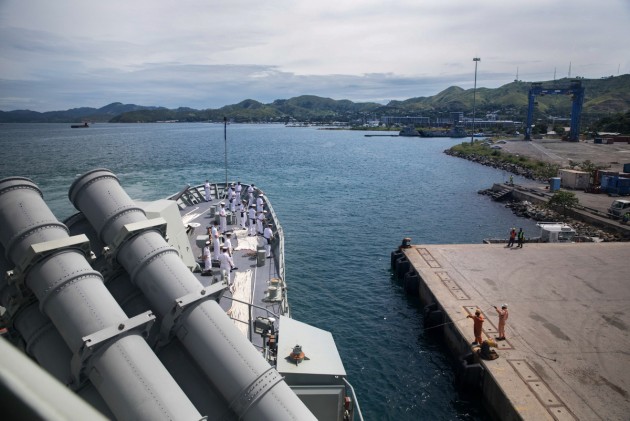 HMAS Anzac comes alongside Port Moresby, PNG.
Defence