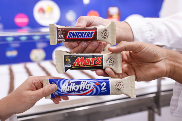 Mars Bar, Snickers and Milky Way will be the first Mars Wrigley chocolate bars on shelf in paper-based packaging in April 2023.