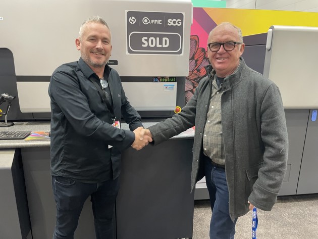 Sealing the HP Indigo 6K deal: Currie Group's Mark Daws with SCG's Fred Soar.
