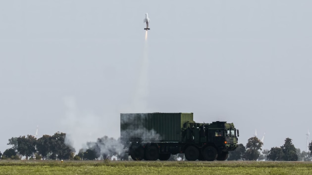 Rheinmetall has successfully launched its FV-014 loitering munition system from the Containerized Missile Launcher, a modular multi launcher for guided missiles and loitering munitions.

Credit: Rheinmetall