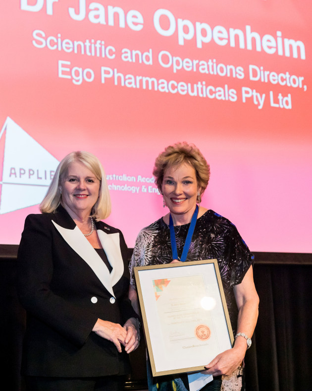 Award winner: Dr Jane Oppenheim (right) receiving the Clunies Ross Entrepreneur of the Year Award from the Hon Karen Andrews MP, Minister for Industry, Science and Technology, at the annual Australian Academy of Technology and Engineering Innovation Dinner.
