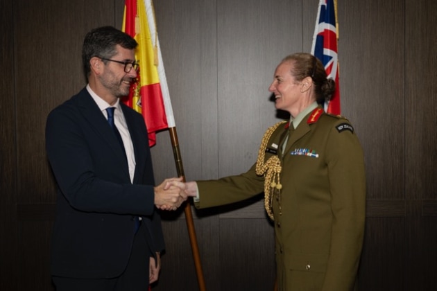 Justo Sierra and CoA MAJGEN Rose King at Contract Signing of UROVESA with the New Zealand Ministry of Defence. 

Credit: EPE / UROVESA
