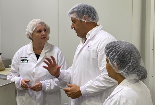 ProForm CEO Matt Dunn explains part of the manufacturing process to the then Federal Minister for Industry, Science and Technology Karen Andrews at the launch of the company's $11m plant and the end of 2020.