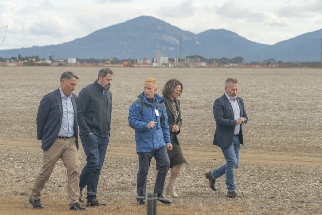 (L-R) Richard Marles MP; Libby Coker MP; David Hay (Project Lead, Recharge Industries); Ed Husic MP; Rob Fitzpatrick (CEO, Recharge Industries)