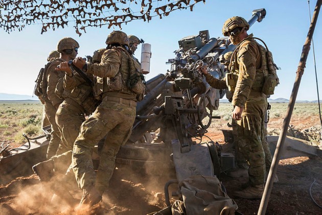 Australian Army soldiers from 8th/12th Regiment reload the 155 mm M777A2 towed lightweight howitzer during Exercise Thunder Run at Cultana training area. Credit: Defence