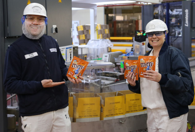 Mars Wrigley's Ballarat Factory workers with the new M&M'S pretzel. (Source: Mars Wrigley)