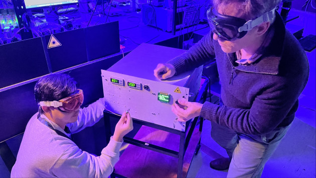 The CSIRO Technical Lead, Matt Broome, with a research colleague and CSIRO's Quantum Light Source.

Credit: CSIRO