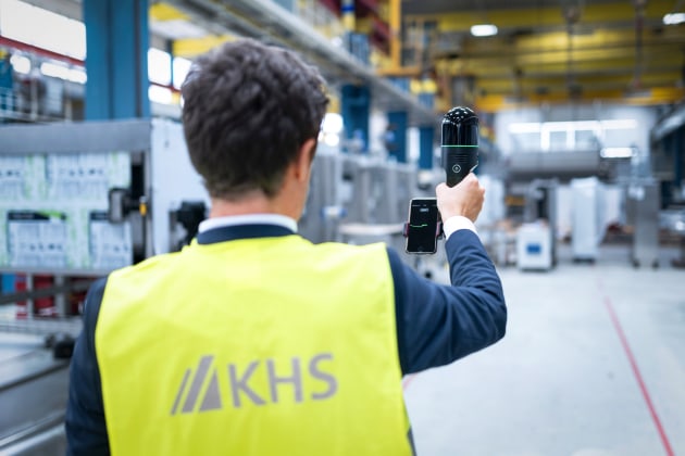Until recently, KHS used stationary laser scanners in the 3D line design process that had to be moved to a different place and readjusted after each separate image had been taken. The new generation of laser scanners considerably simplifies and speeds up this process.