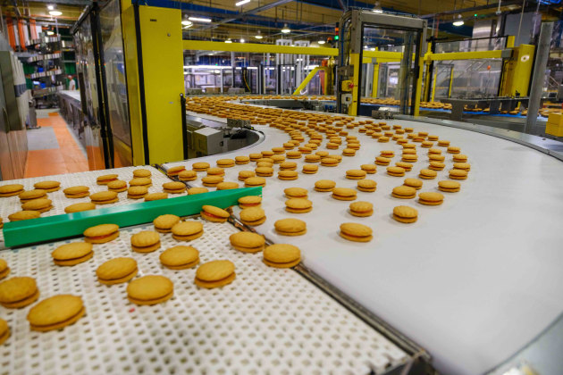 Biscuit and snack food company The Arnott&rsquo;s Group has signed an eight-year clean energy deal with the publicly owned Stanwell Corporation.