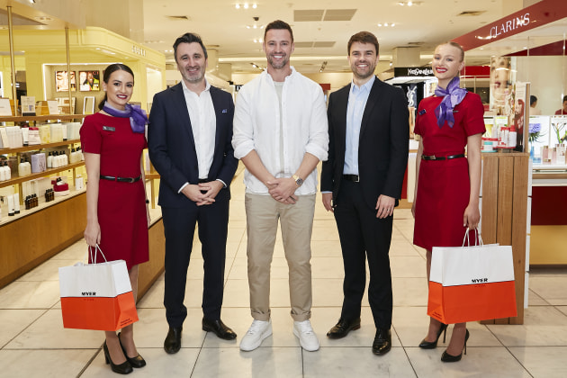 L-R: Myer CCO Geoff Ikin, Myer ambassador Kris Smith, VFF CEO Nick Rohrlach, with Virgin cabin crew