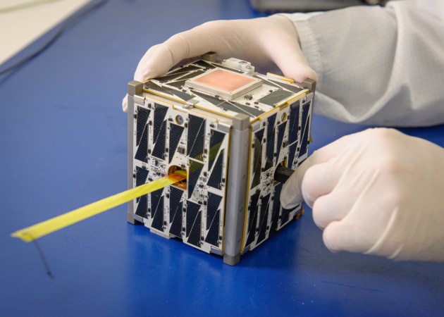 PhoneSat 2.5, a CubeSat built at NASA&rsquo;s Ames Research Center. Constructed using commercially available smartphones, PhoneSat 2.5 measures about four inches on each side.
Photo: NASA Ames