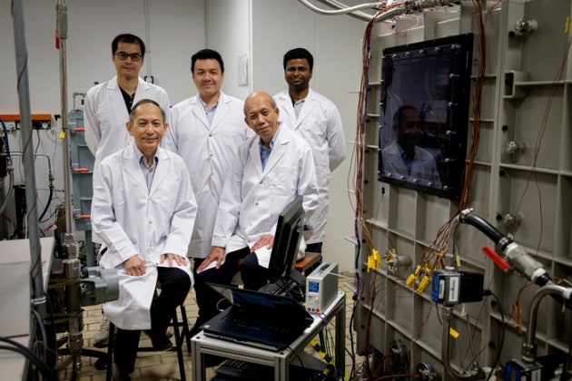 anti-clockwise from bottom left) Leader of the project Wong Teck Neng, Toh Kok Chuan, Ranjith Kandasamy, Ho Jin Yao, and Liu Pengfei.