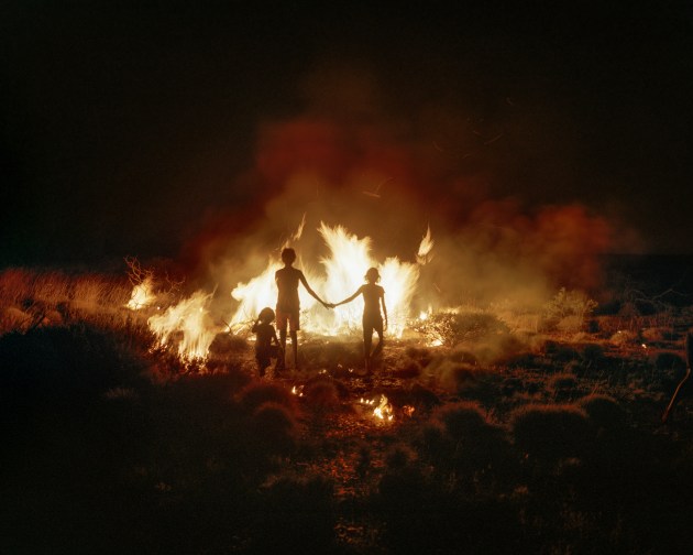 Adam Ferguson, Cultural burning near Wirrimanu/Balgo, Kukatja Country, Western Australia, 2023, from the series 'Big Sky', 2024. Courtesy the artist.