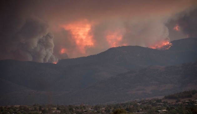 The Orroral Valley fire taken from the Canberra suburb of Fadden.
Katie Shaw via Twitter
