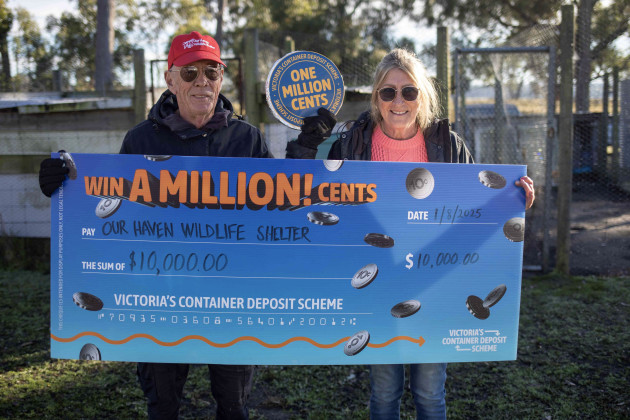 Our Haven Wildlife Shelter carers Theresa and Tony Matthews celebrate their CDS Vic &lsquo;Win A Million! Cents&rsquo; $10,000 prize.