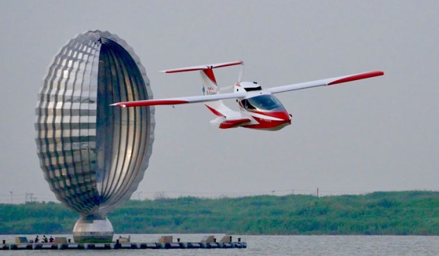 Oxai Aircraft's carbon-fibre M2 Skywave amphibian. (Oxai Aircraft)