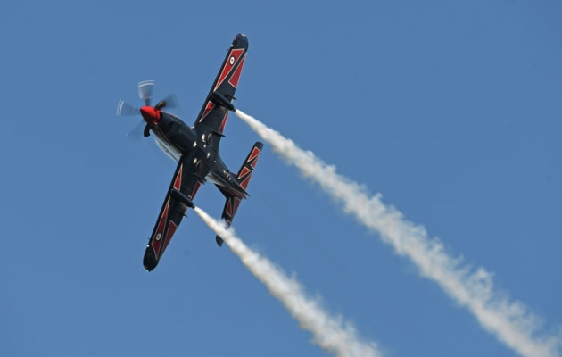 Smoke on Avalon 2023: a singleton Roulettes PC-21 from Central Flying School East Sale provides a teaser over the St Kilda foreshore. (Steve Hitchen)
