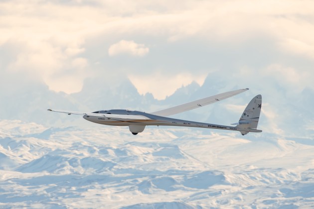 Airbus&rsquo; Perlan Mission II set an altitude world record for piloted gliders.
Airbus